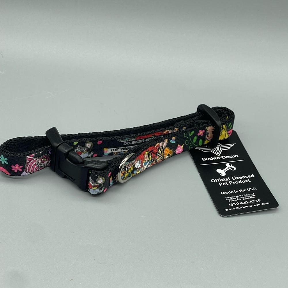 Buckle-Down Plastic Clip Collar Alice's Encounters in Wonderland - 1/2" Wide Med - Picture 6 of 10